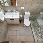 Riverfront 1bd Old Town By Hostlovers *