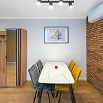 Riverfront 1bd Old Town By Hostlovers Διαμέρισμα Κάουνας