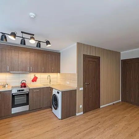 Butas Riverfront 1bd Old Town By Hostlovers