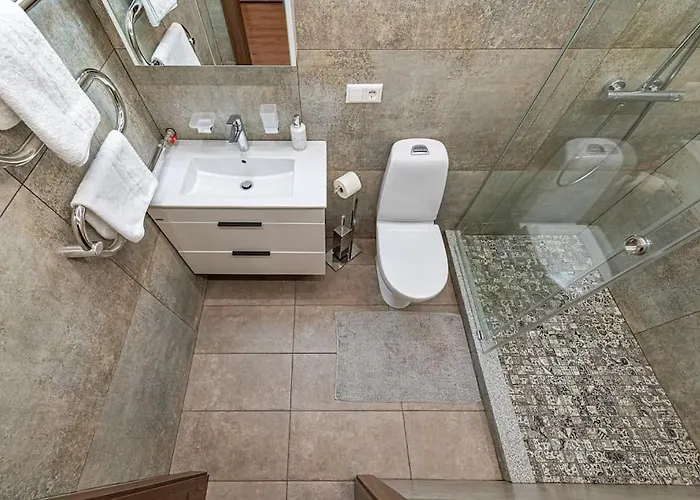 Riverfront 1bd Old Town By Hostlovers *